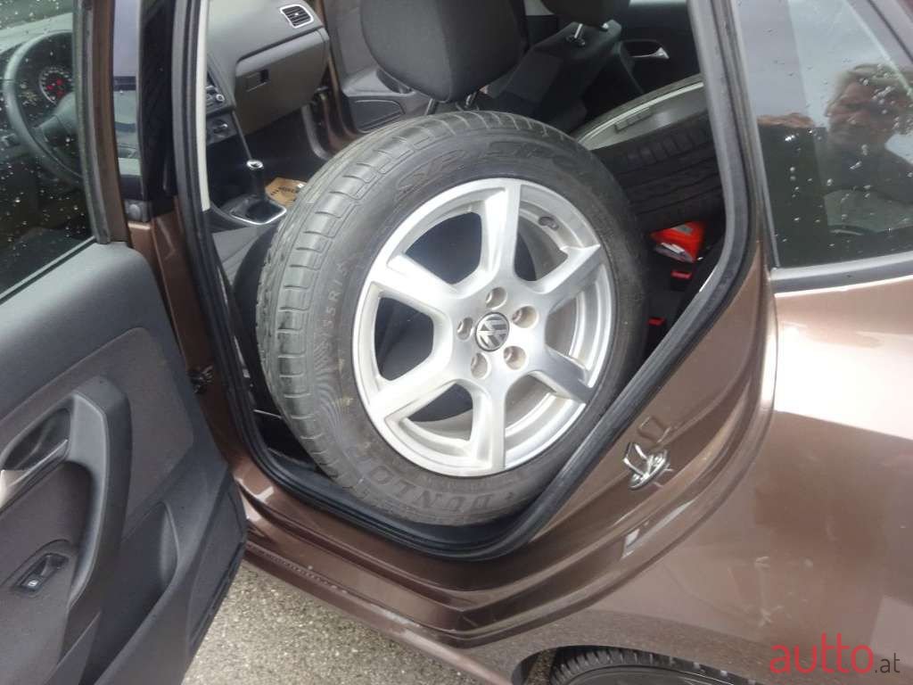 2012' Volkswagen Polo photo #5