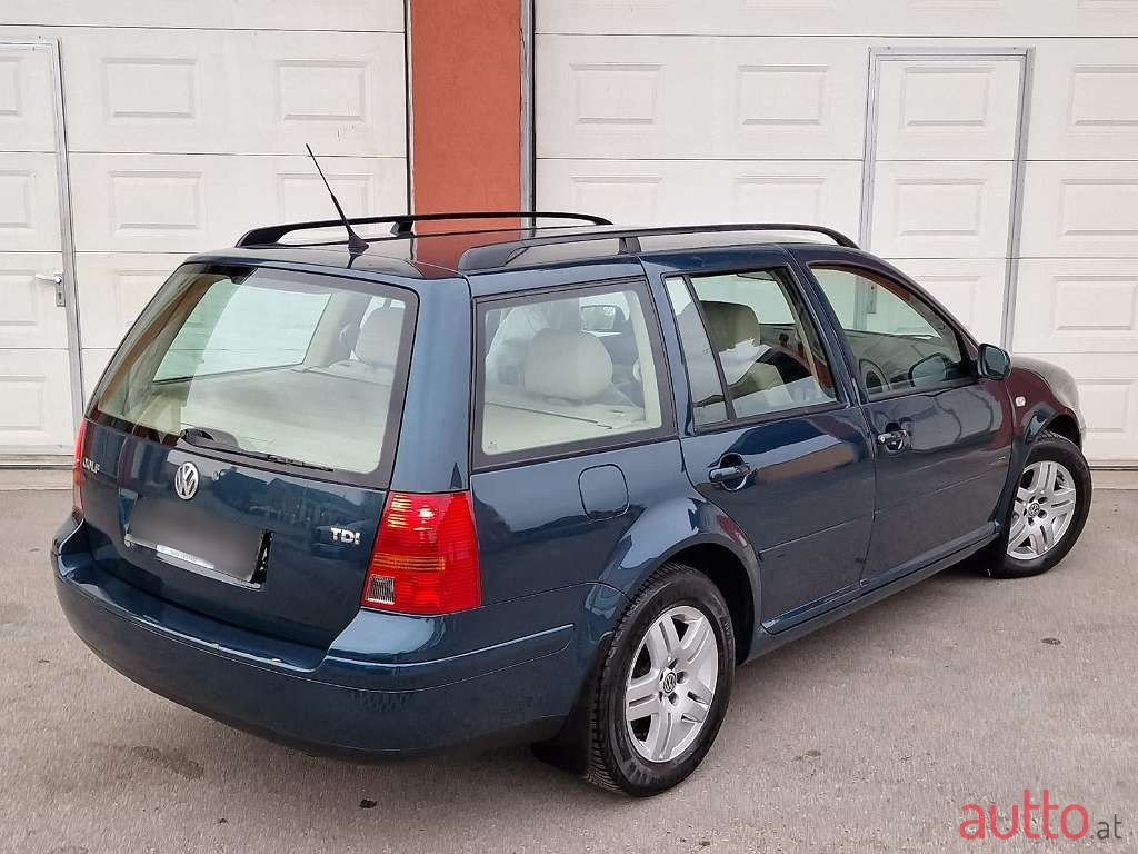 2002' Volkswagen Golf photo #4
