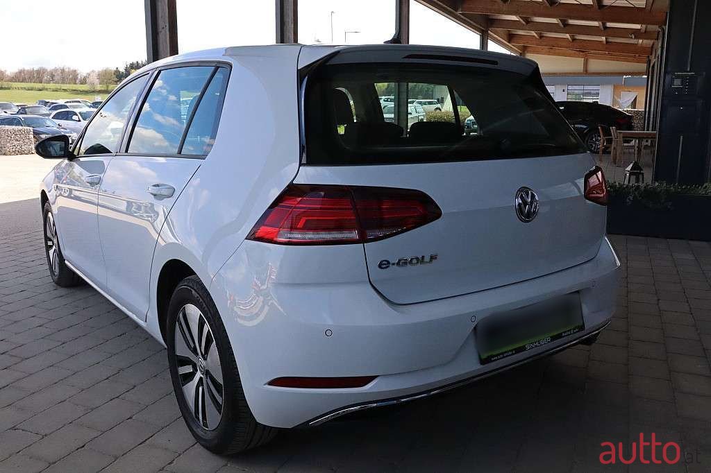 2019' Volkswagen Golf photo #4