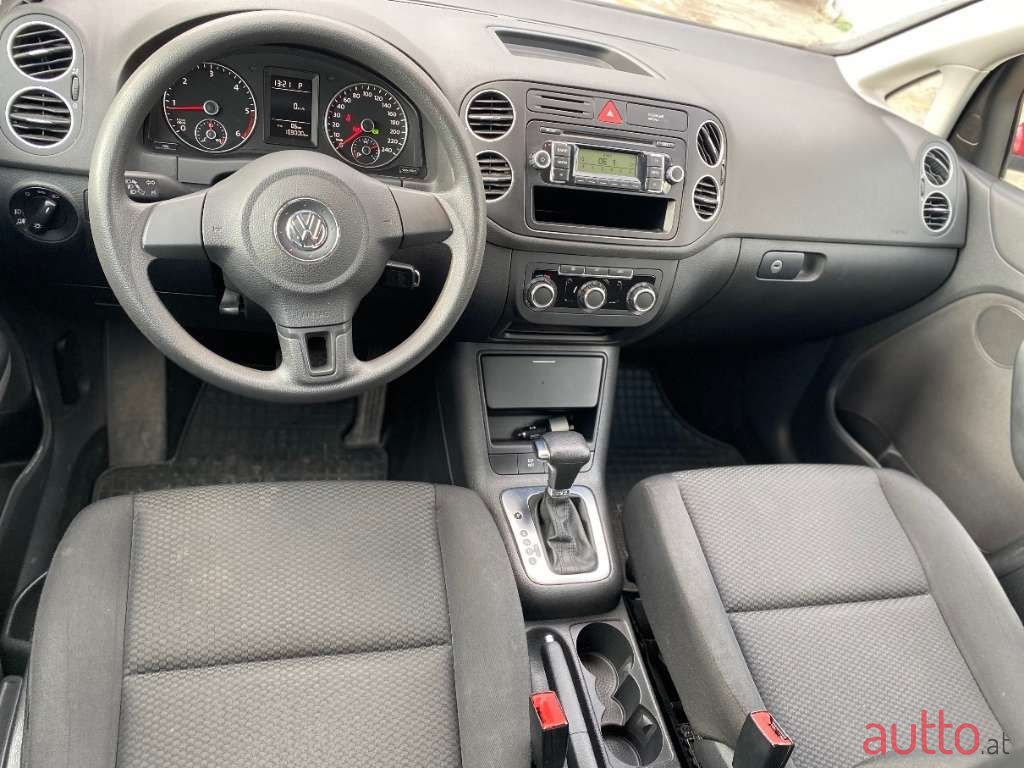 2010' Volkswagen Golf photo #5