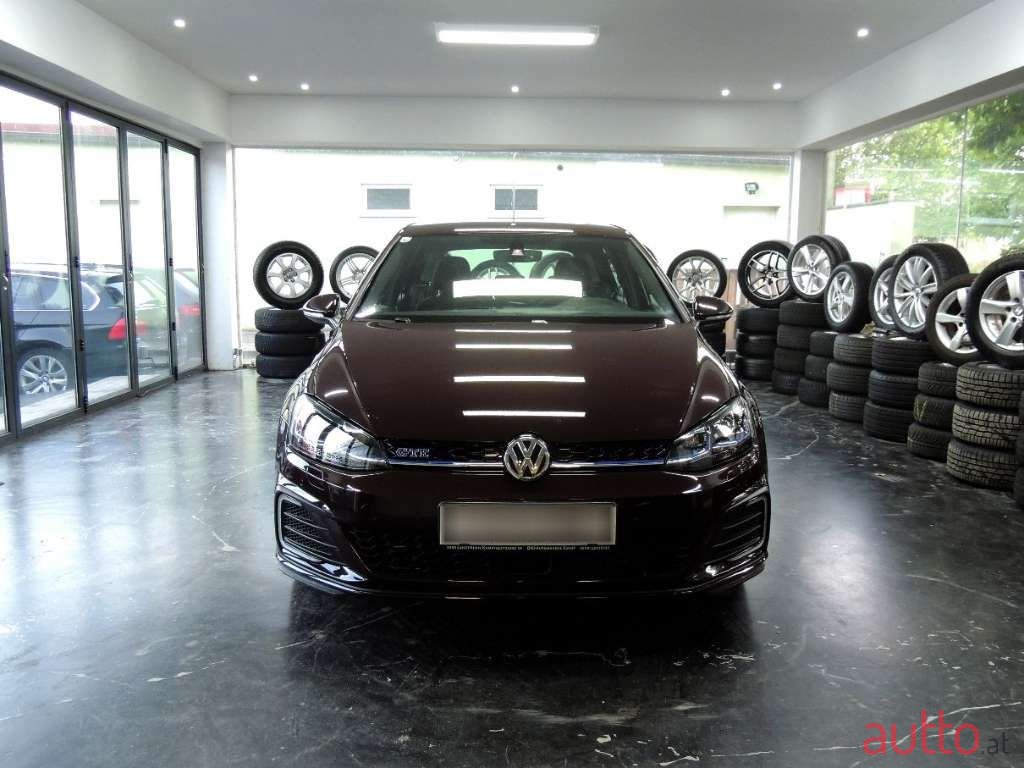 2018' Volkswagen Golf photo #5