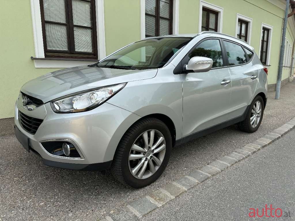2011' Hyundai ix35 photo #2