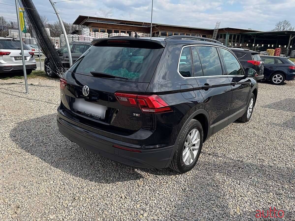 2017' Volkswagen Tiguan photo #3
