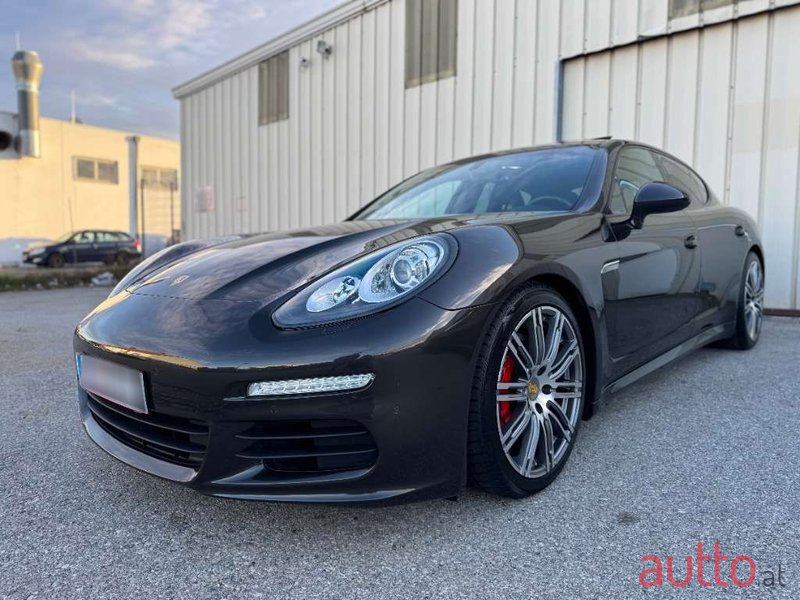 2013' Porsche Panamera photo #1