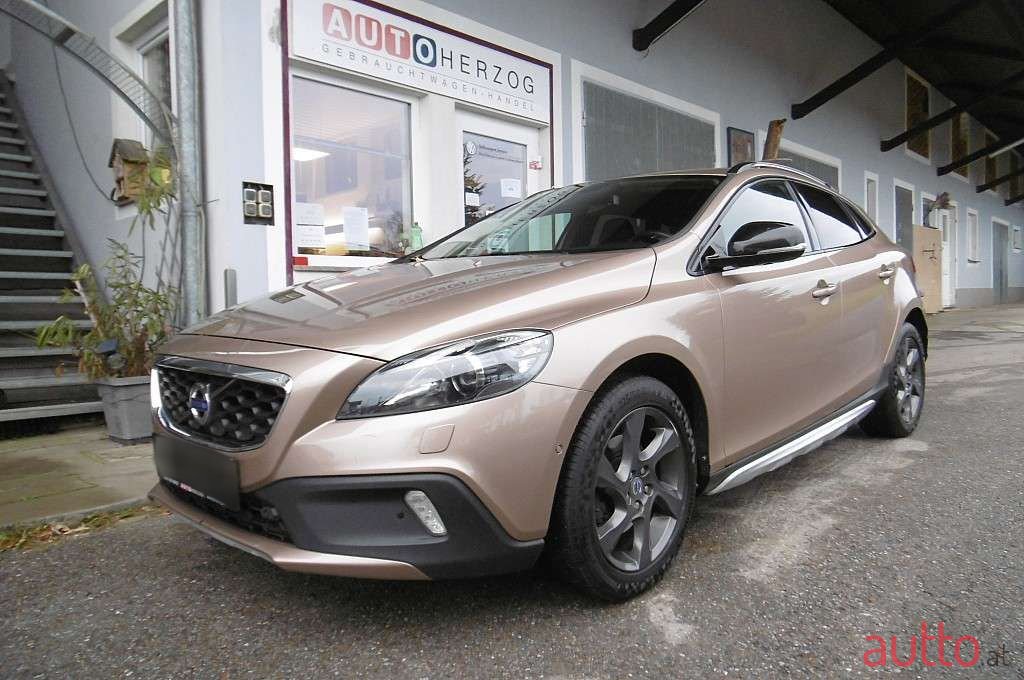 2013' Volvo V40 photo #1