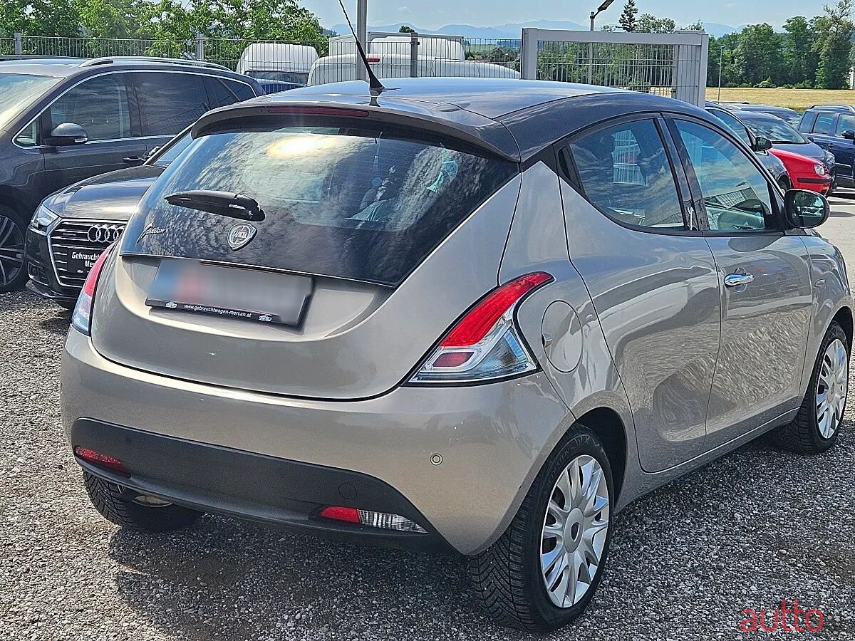 2012' Lancia Ypsilon photo #4
