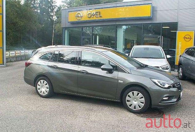 2018' Opel Astra photo #3