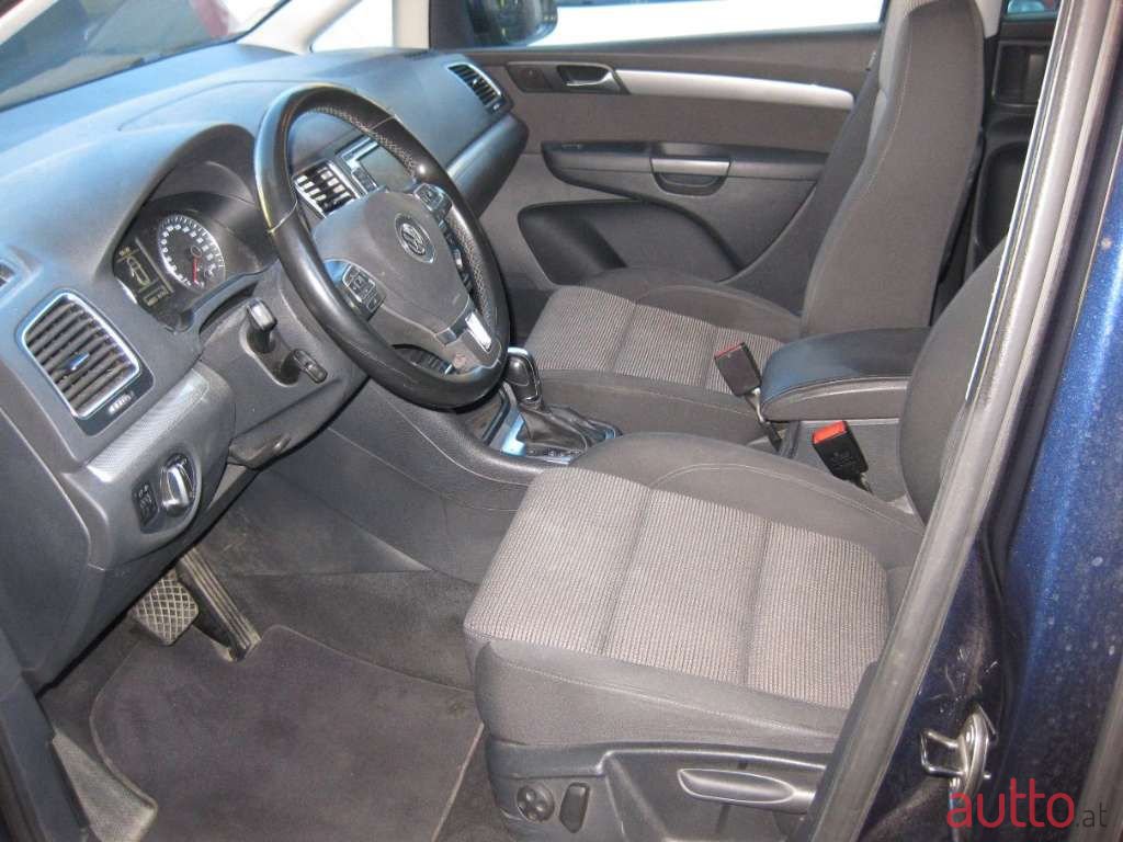 2012' Volkswagen Sharan photo #4