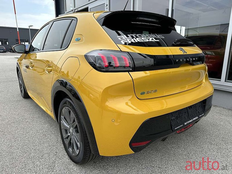 2022' Peugeot e-208 photo #4