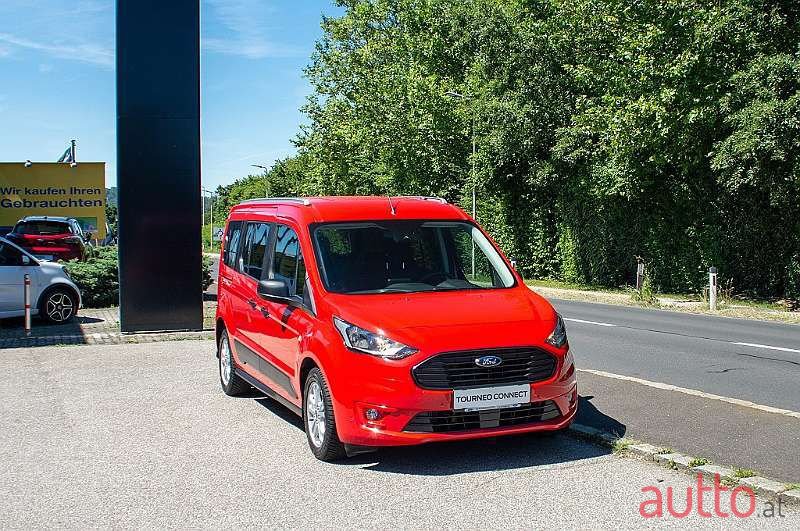 2020' Ford Tourneo photo #2