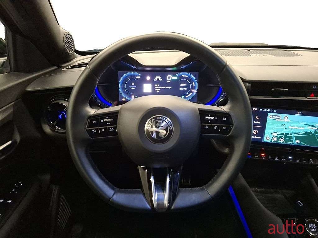 2024' Alfa Romeo Junior photo #6