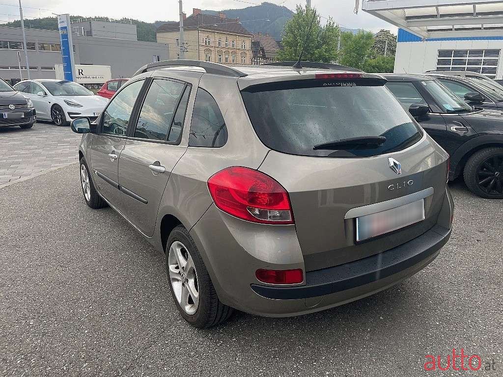 2011' Renault Clio photo #4