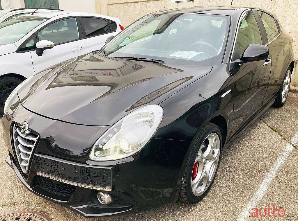 2014' Alfa Romeo Giulietta photo #2