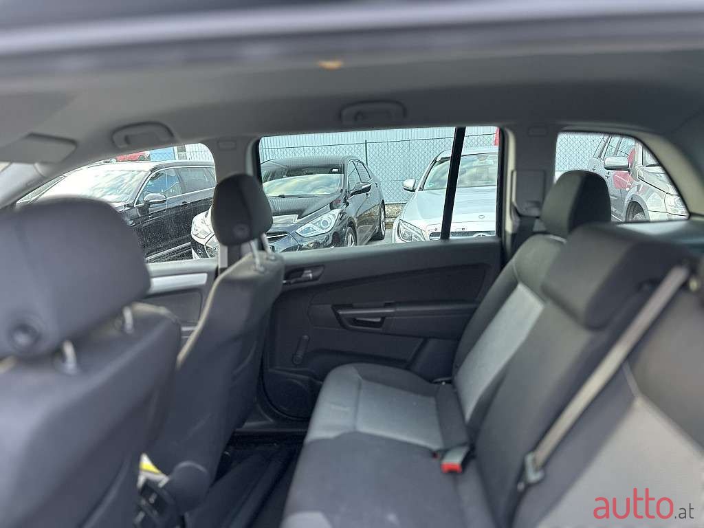2012' Opel Zafira photo #6