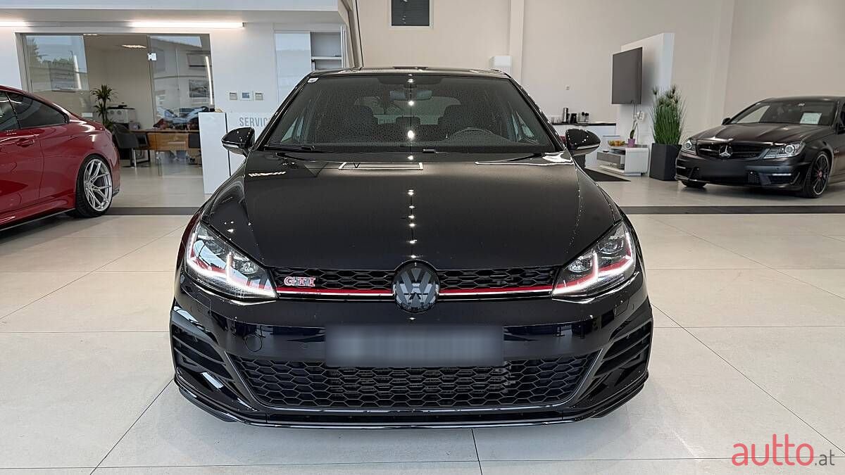 2019' Volkswagen Golf photo #2