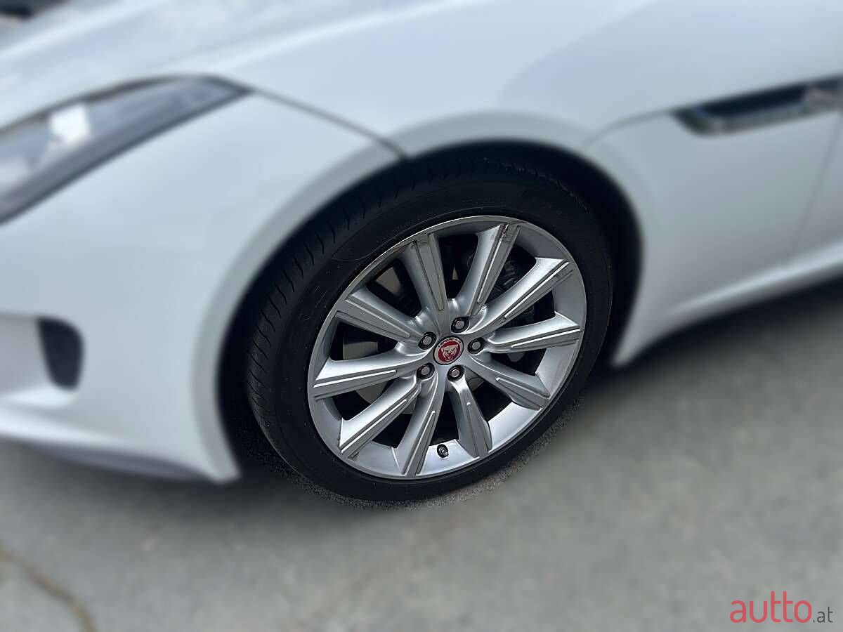 2016' Jaguar F-Type photo #5