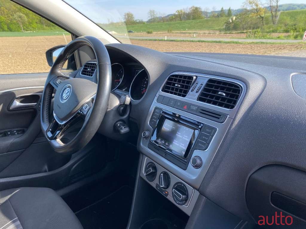 2015' Volkswagen Polo photo #5