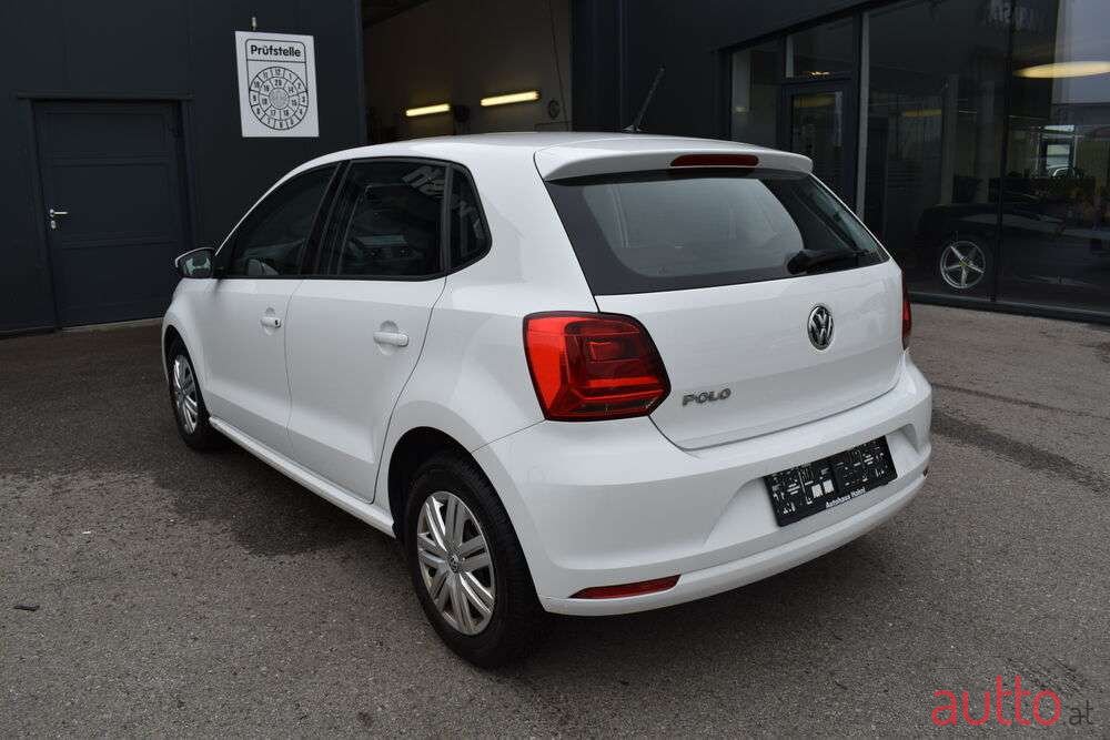 2017' Volkswagen Polo photo #2