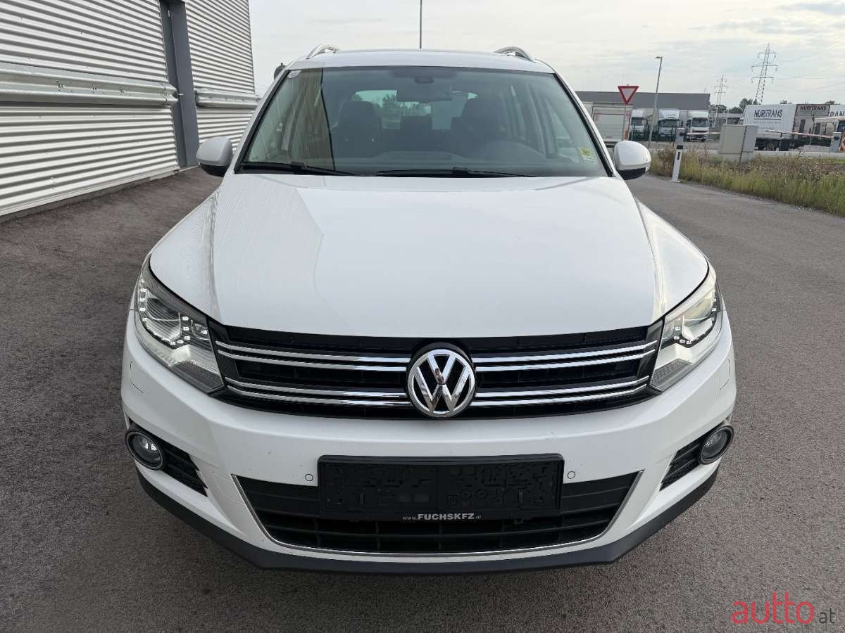 2012' Volkswagen Tiguan photo #3