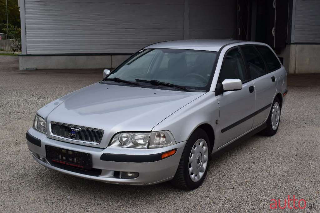 2000' Volvo V40 photo #1