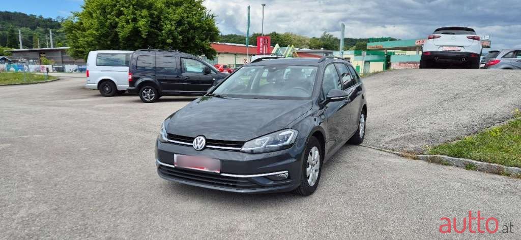 2018' Volkswagen Golf photo #2