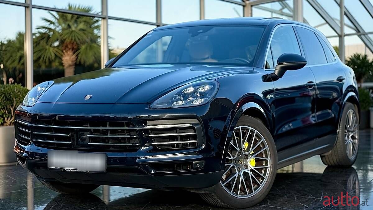 2019' Porsche Cayenne photo #2