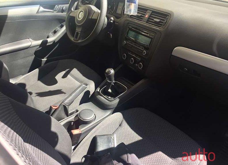 2013' Volkswagen Jetta photo #2