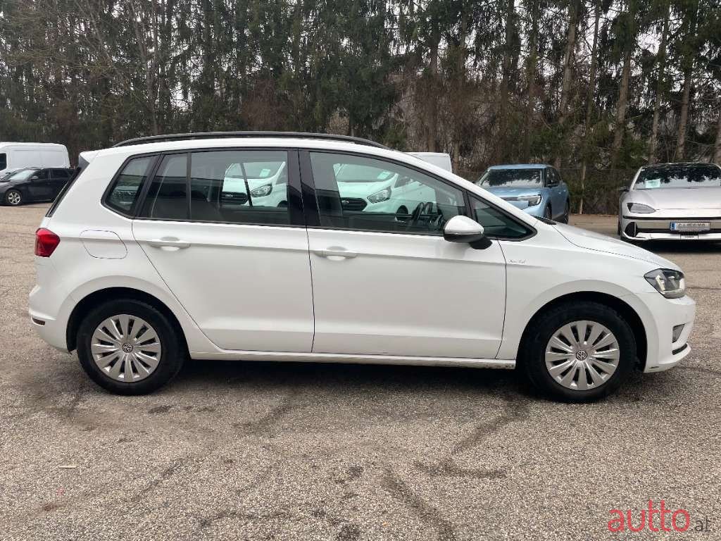 2015' Volkswagen Golf photo #6