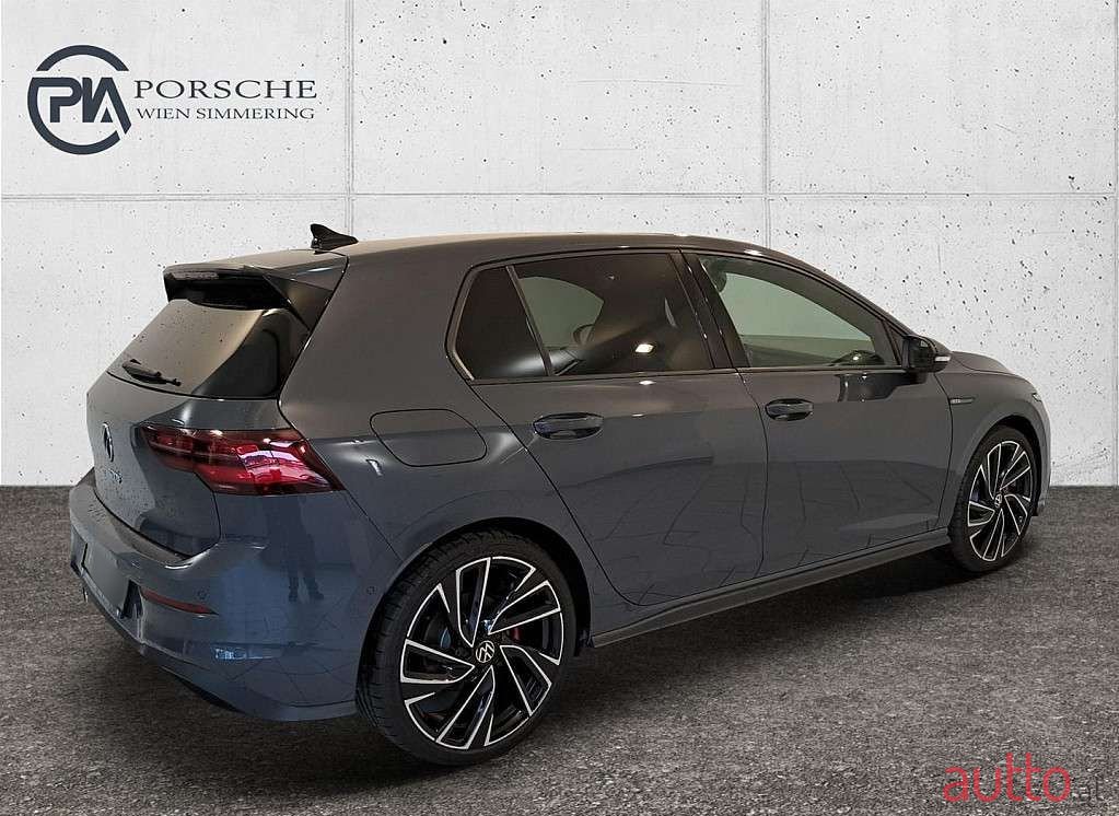 2023' Volkswagen Golf photo #2