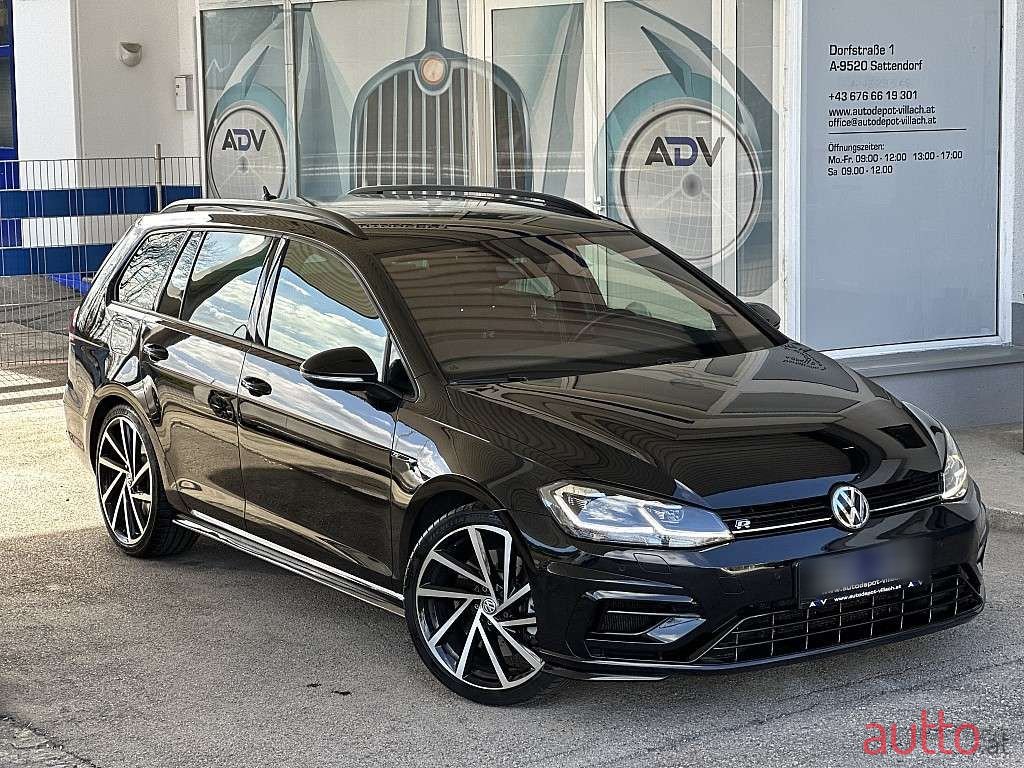 2019' Volkswagen Golf photo #1