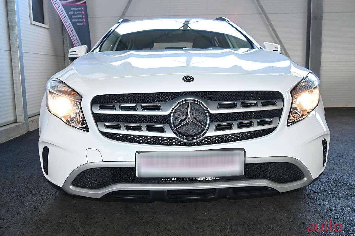 2018' Mercedes-Benz Gla-Klasse photo #2