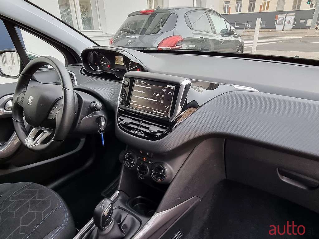 2018' Peugeot 2008 photo #4