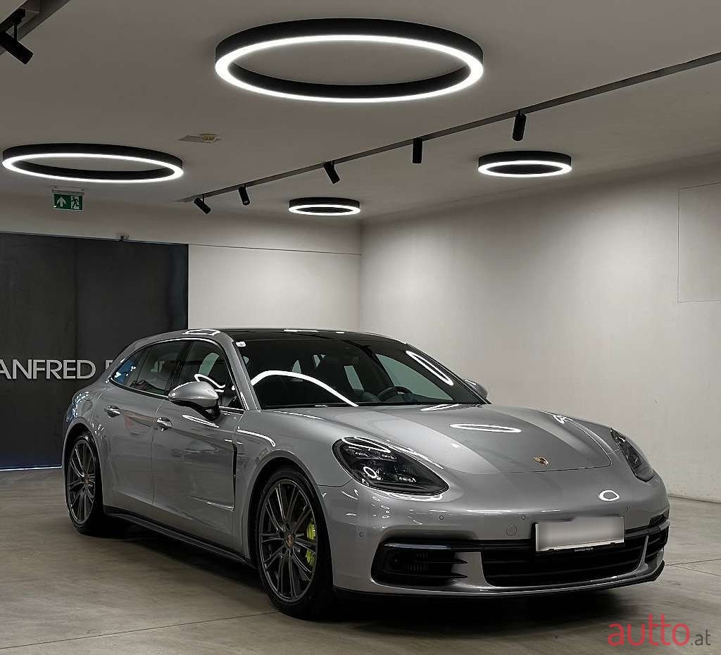 2017' Porsche Panamera photo #2
