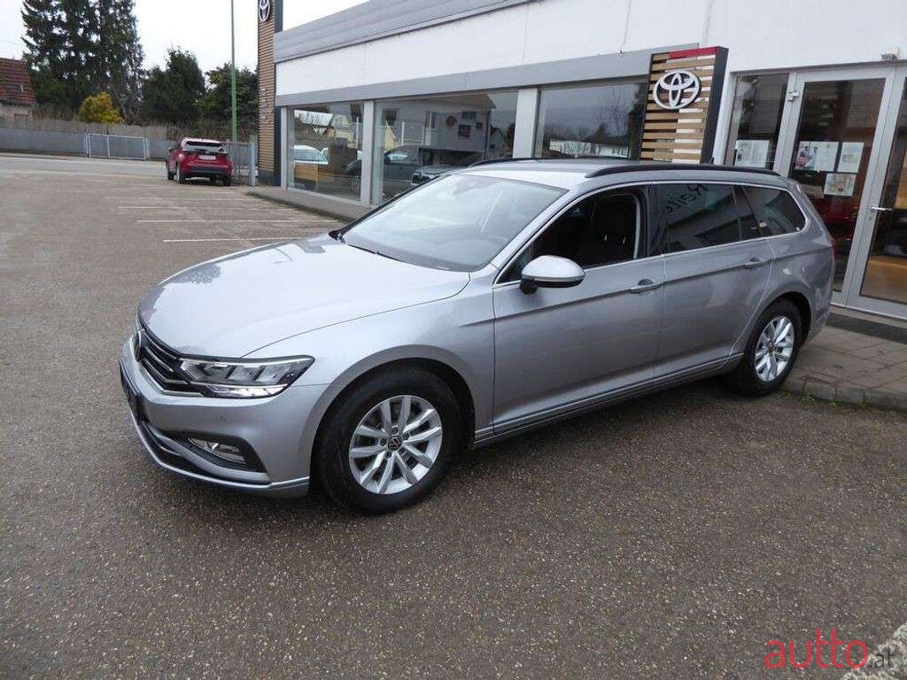 2022' Volkswagen Passat photo #2