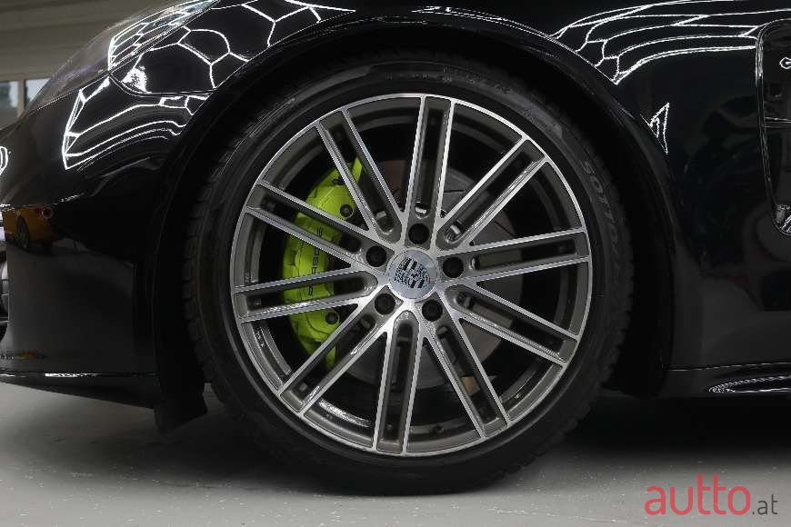 2018' Porsche Panamera photo #6