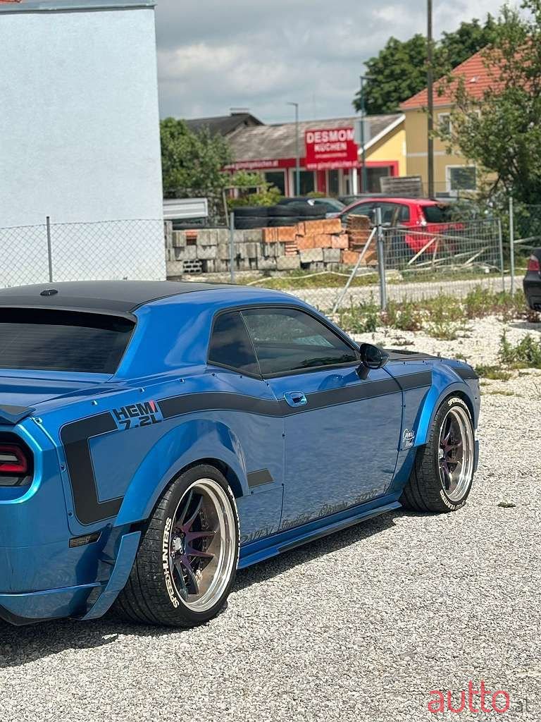 2010' Dodge Challenger photo #5