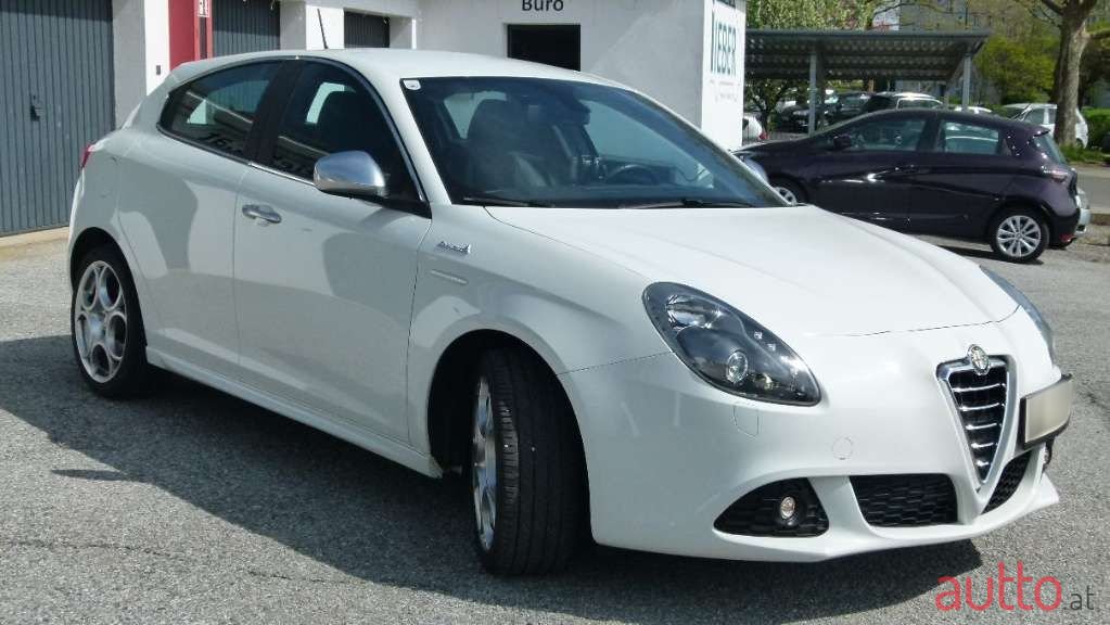 2014' Alfa Romeo Giulietta photo #5