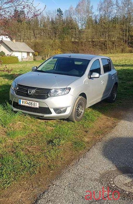 2013' Dacia Sandero photo #1