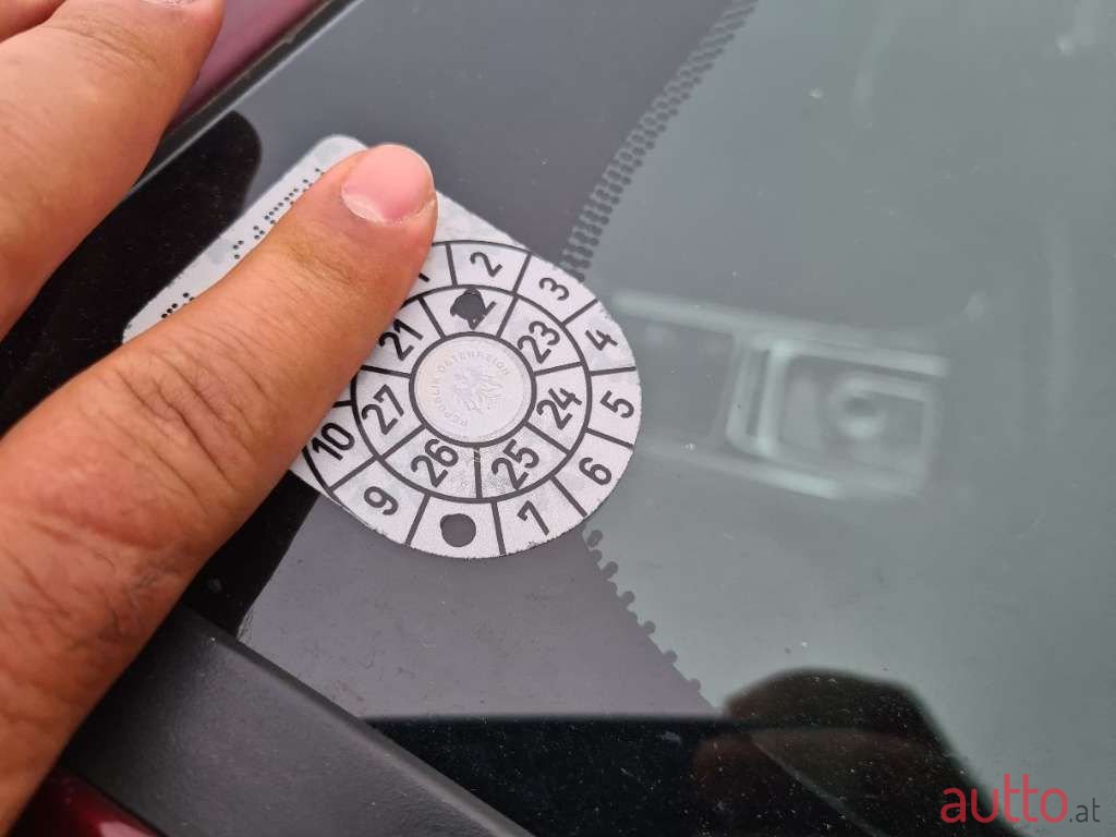 2016' Jaguar Xe photo #5