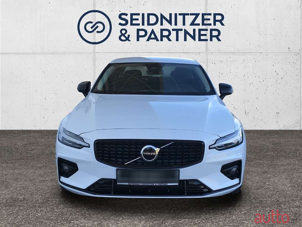 2023' Volvo S60 photo #2