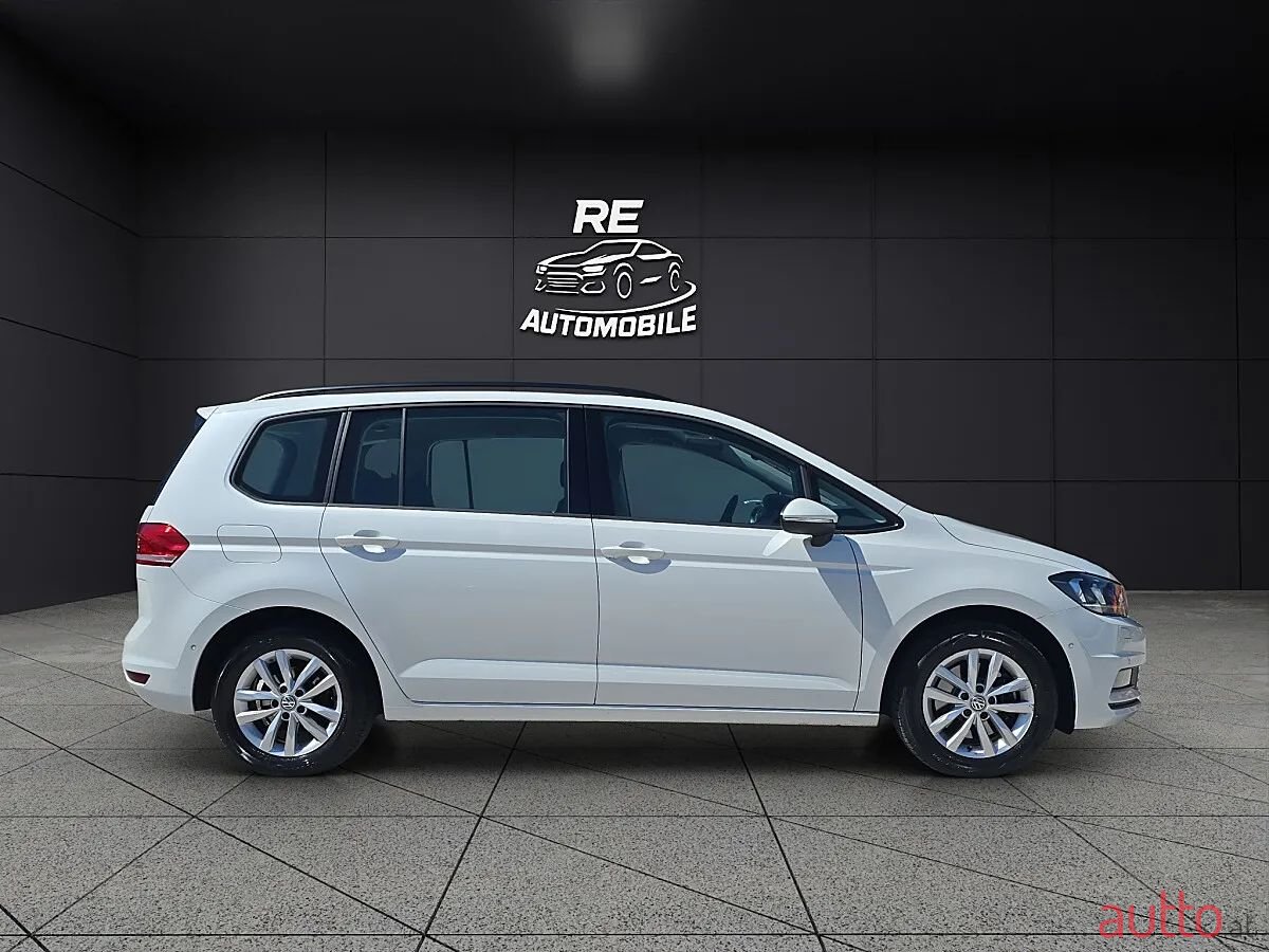 2019' Volkswagen Touran photo #4