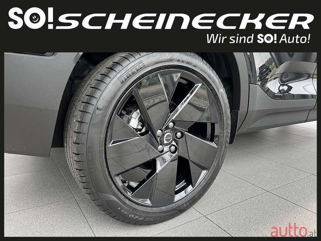 2024' Volvo XC40 photo #3