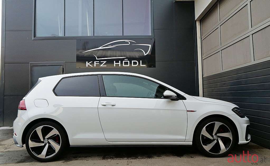 2017' Volkswagen Golf photo #4