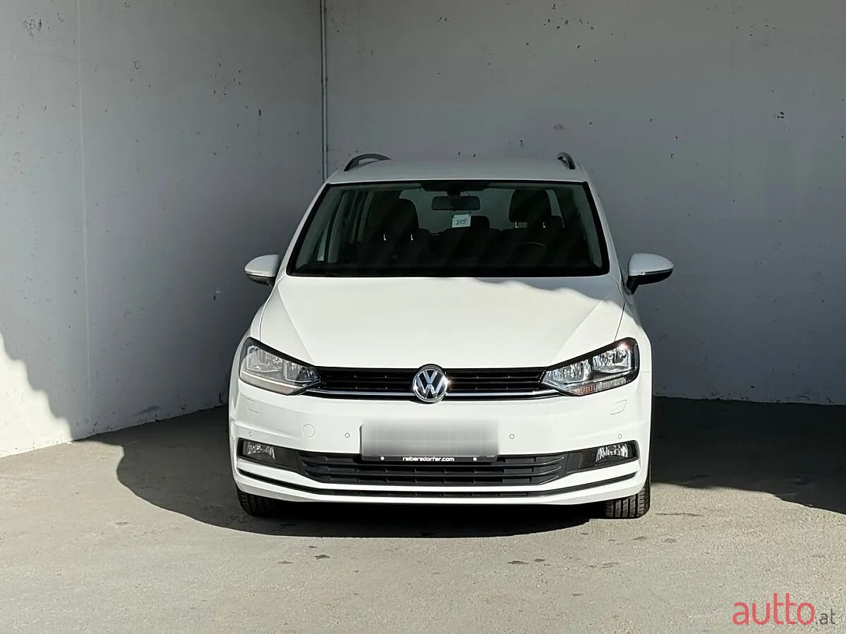 2018' Volkswagen Touran photo #2