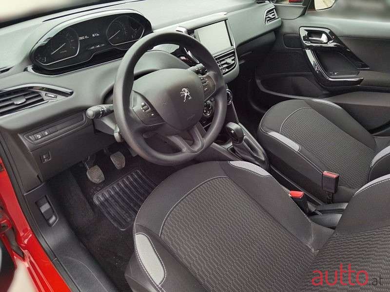 2016' Peugeot 208 photo #5