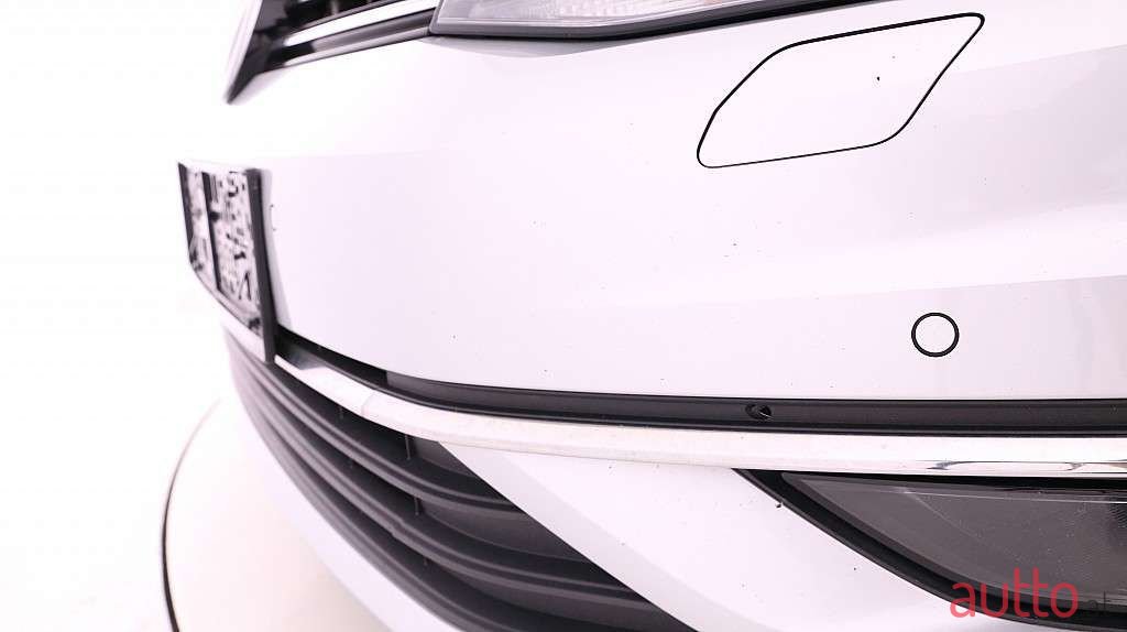 2018' Volkswagen Golf photo #5