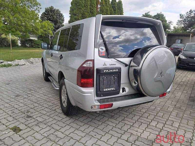 2003' Mitsubishi Pajero photo #3