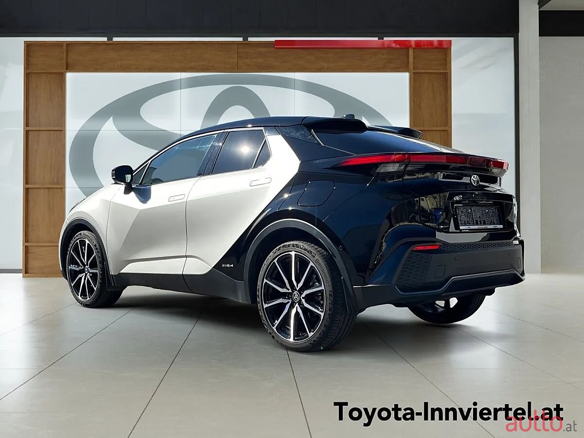 2023' Toyota C-HR photo #5
