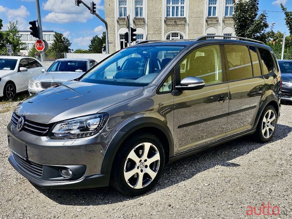 2013' Volkswagen Touran photo #6
