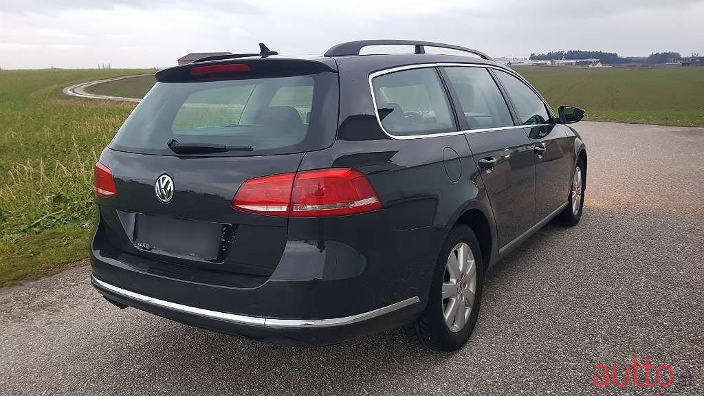 2011' Volkswagen Passat photo #4